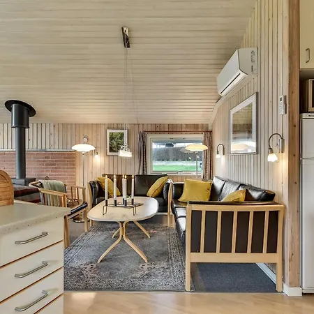 Holiday home Hjalmar - 400m From The Sea By Interhome *